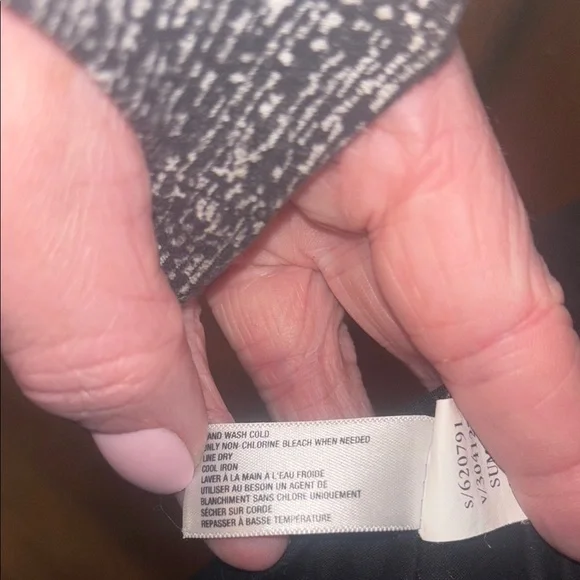 GAP Black Ruched Racerback with pockets - Picture 4 of 6